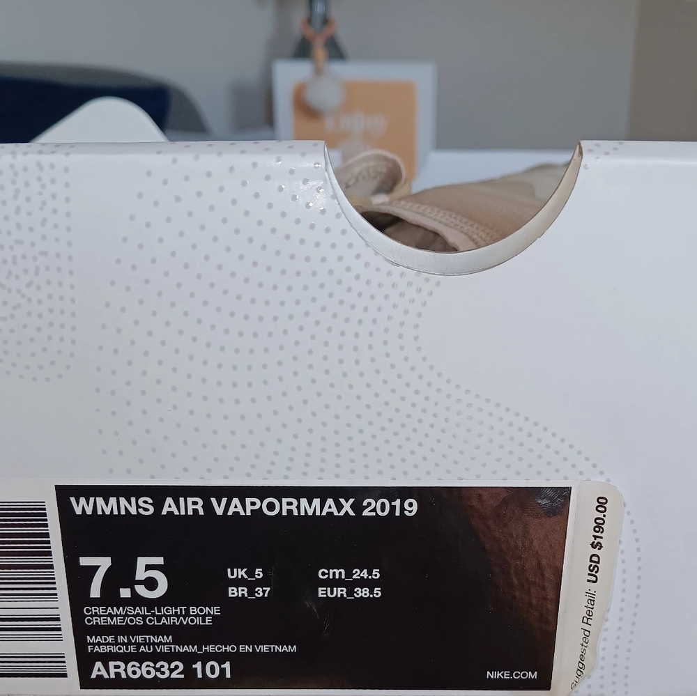 Nike Air VaporMax Flyknit Sneakers - Womens - 7.5 - Picture 3 of 7